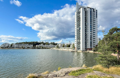 Asuintaloja merenrannalla Espoossa