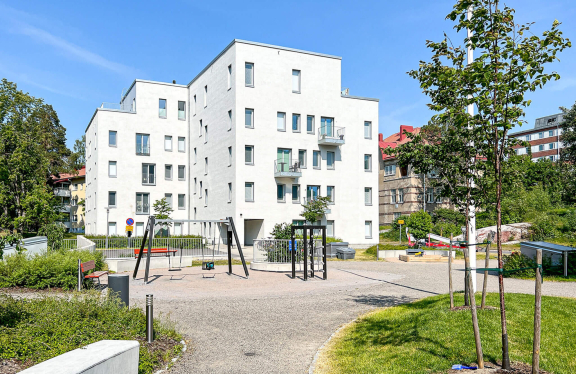 Asuintalo uudempaa rakennuskantaa