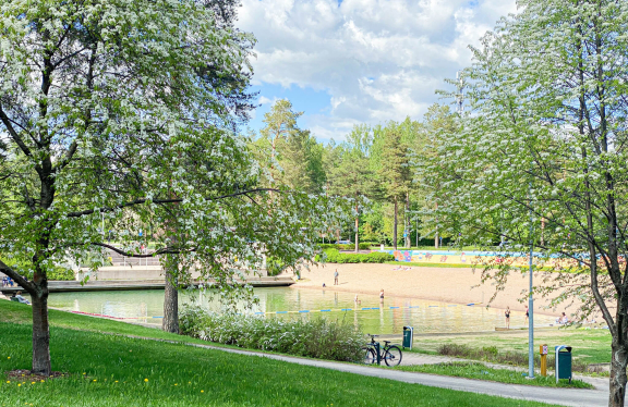 Ahdenkadunkallion maauimala Hyvinkää